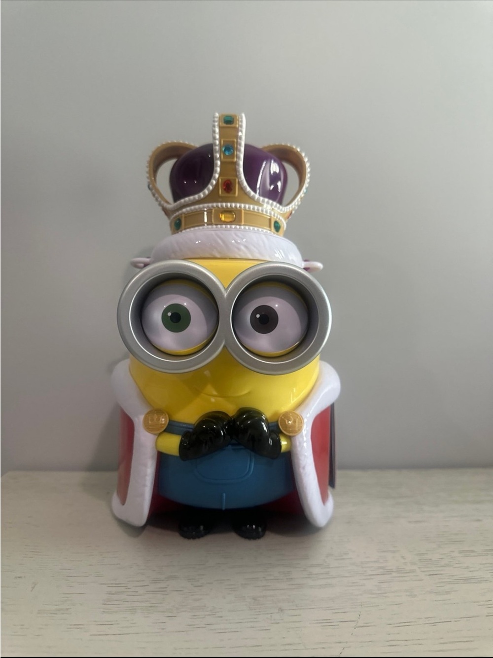 Universal Studios Minions King Bob Popcorn bucket ⭐️NEW⭐️
